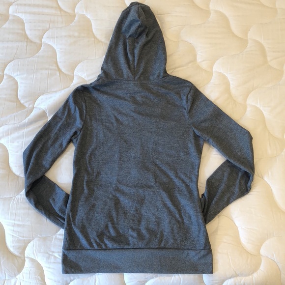 UNC Lightweight hoodie with front pouch pocket. Colosseum brand. Women’s size L. - Picture 6 of 8